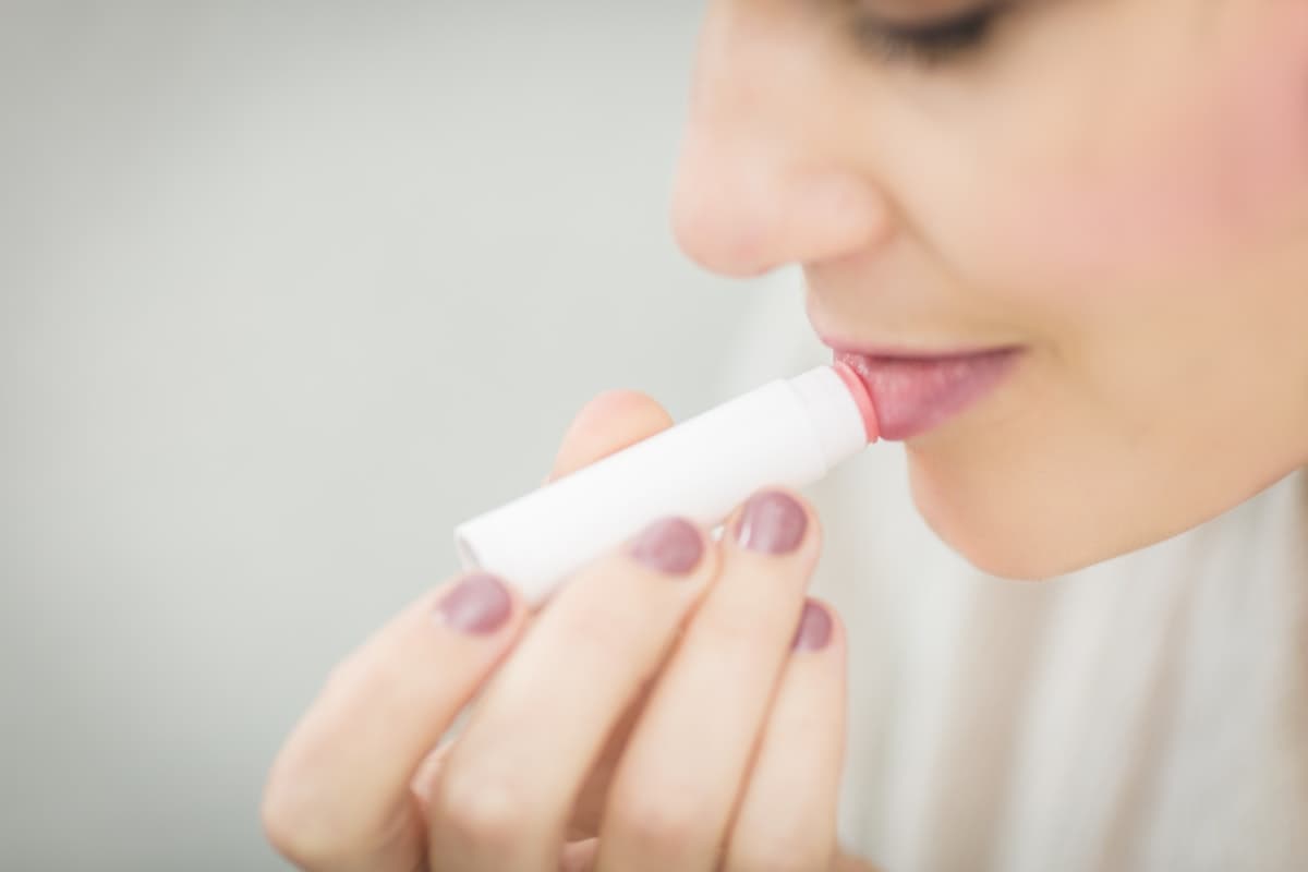 Los Mejores Bálsamos Labiales con SPF para Proteger tus Labios este Verano